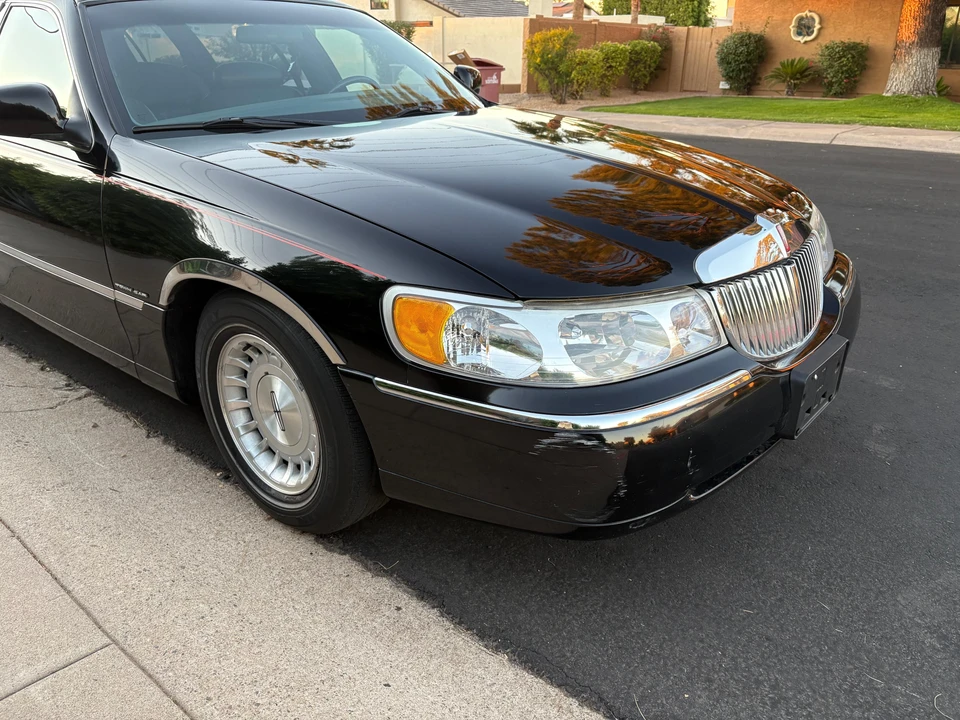 1999 Lincoln Town Car - Image 13 of 31