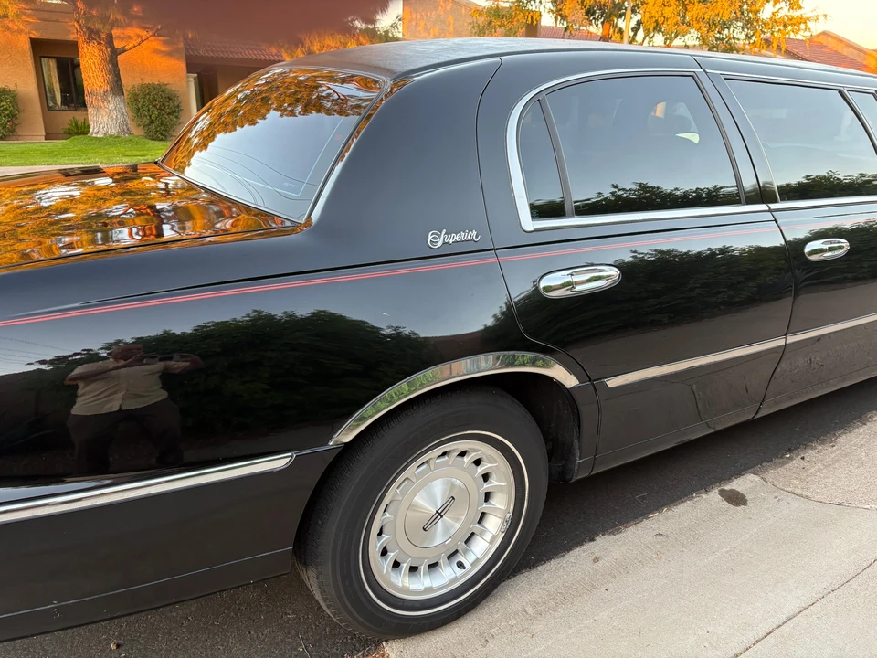 1999 Lincoln Town Car - Image 24 of 31
