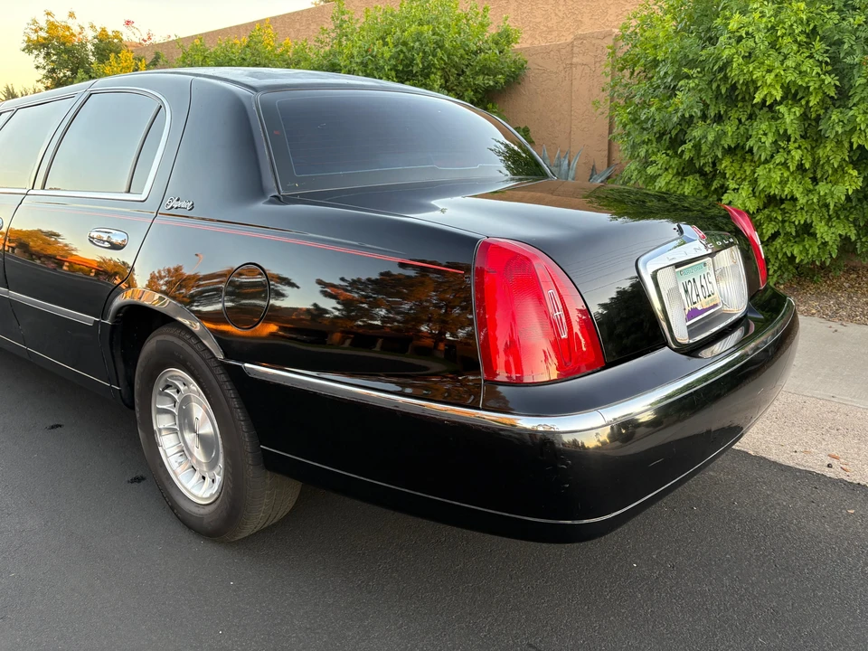 1999 Lincoln Town Car - Image 21 of 31