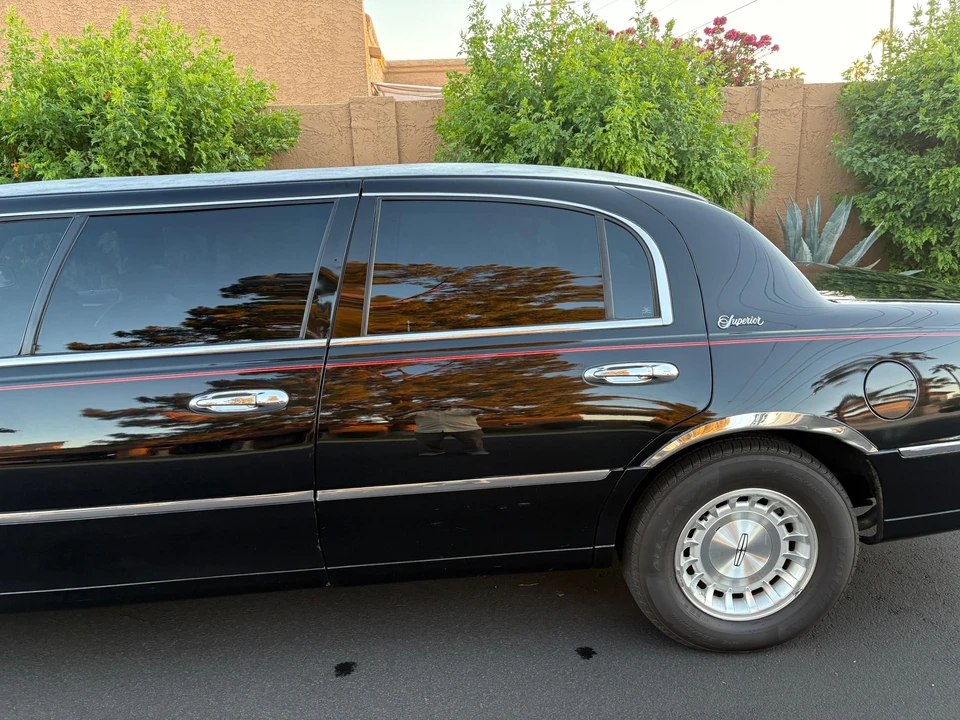 1999 Lincoln Town Car - Image 18 of 31
