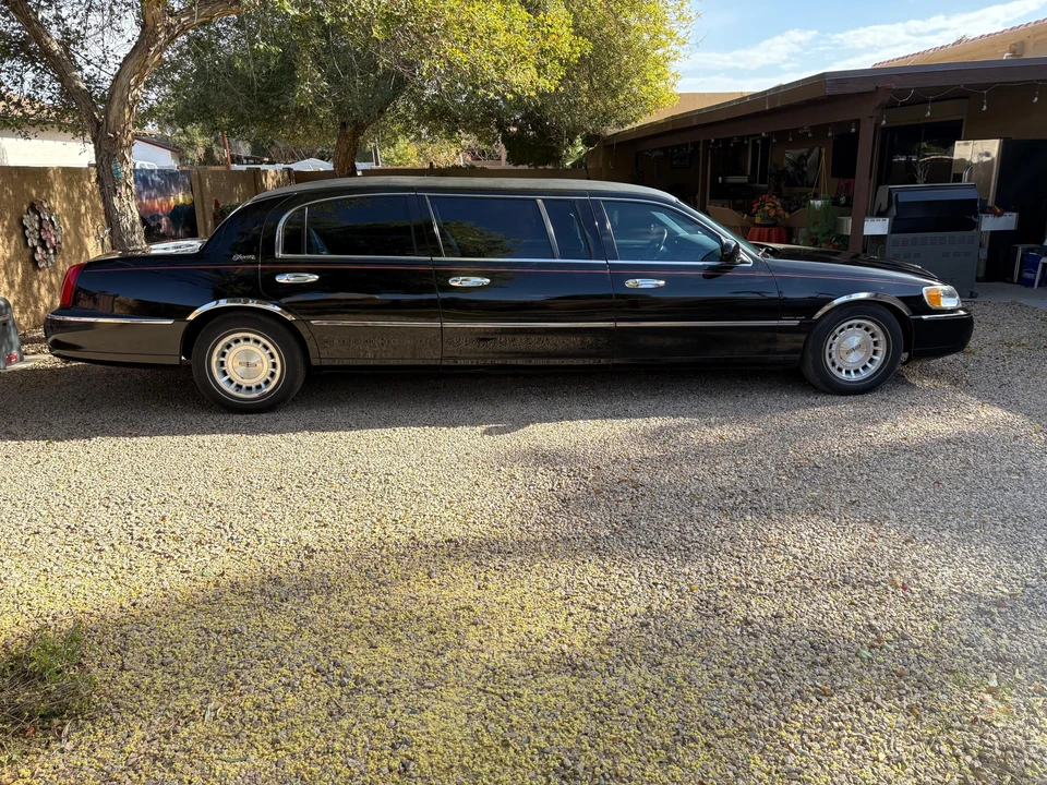 1999 Lincoln Town Car - Image 12 of 31