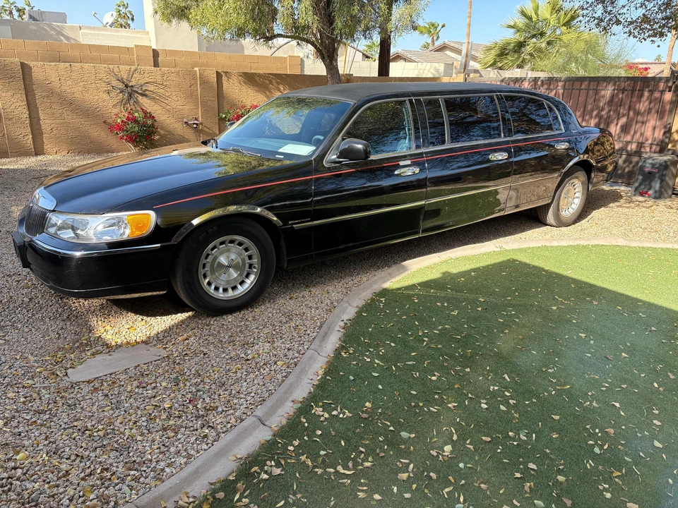 1999 Lincoln Town Car - Image 7 of 31