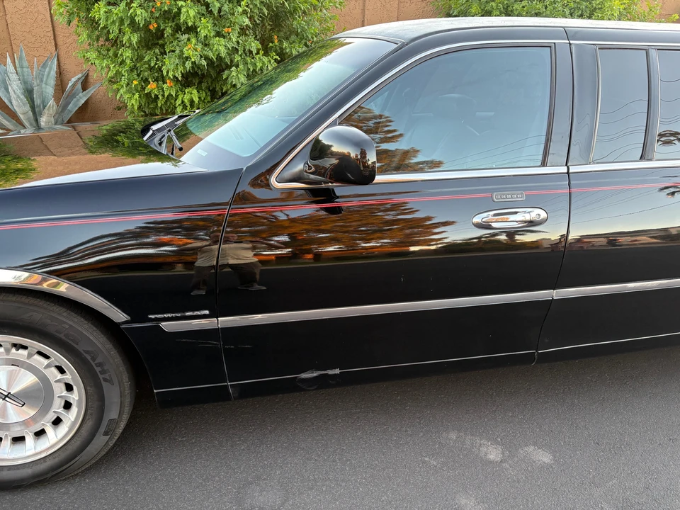 1999 Lincoln Town Car - Image 16 of 31