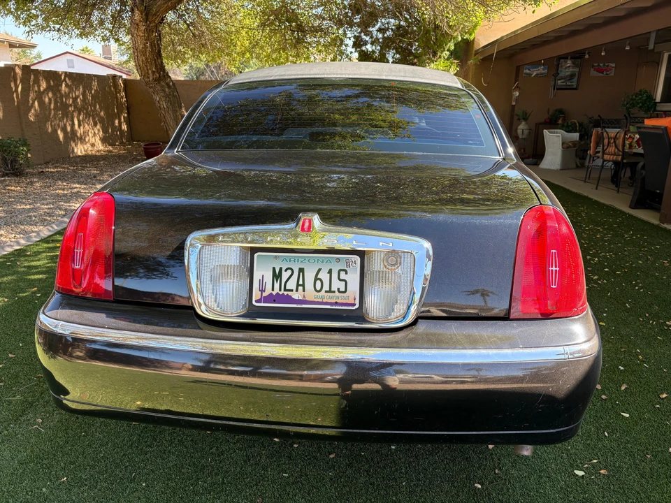 1999 Lincoln Town Car - Image 11 of 31