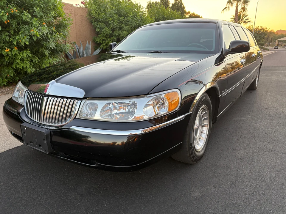 1999 Lincoln Town Car - Image 6 of 31