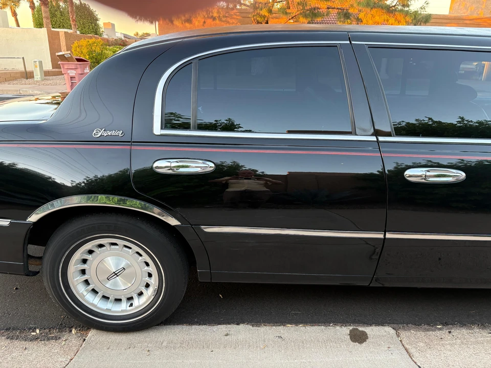 1999 Lincoln Town Car - Image 25 of 31