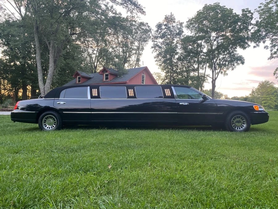 1999 Lincoln Town Car - Image 12 of 15