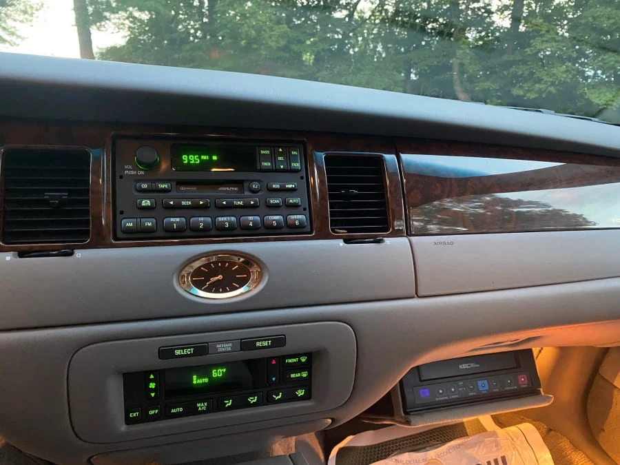 1999 Lincoln Town Car - Image 5 of 15