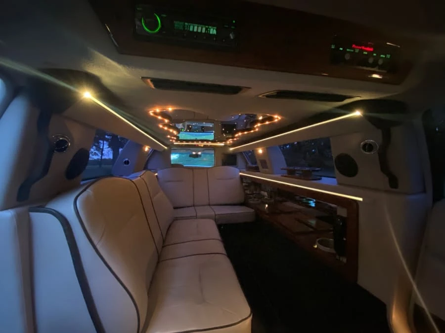 1999 Lincoln Town Car - Image 9 of 15