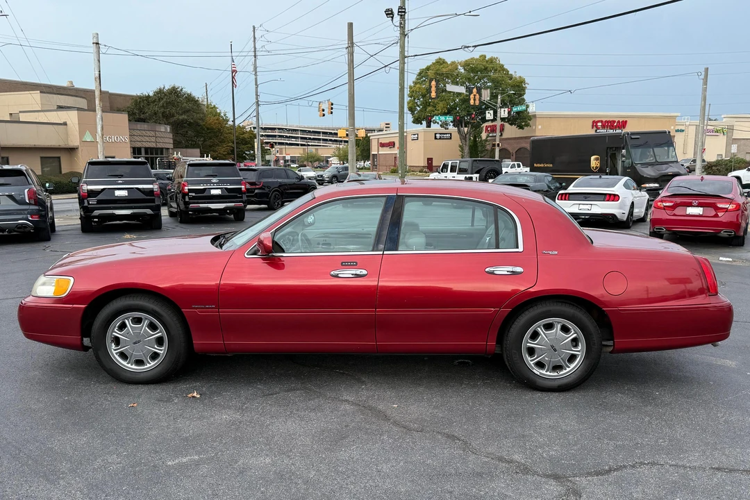 1999 Lincoln Town Car - Image 3 of 31