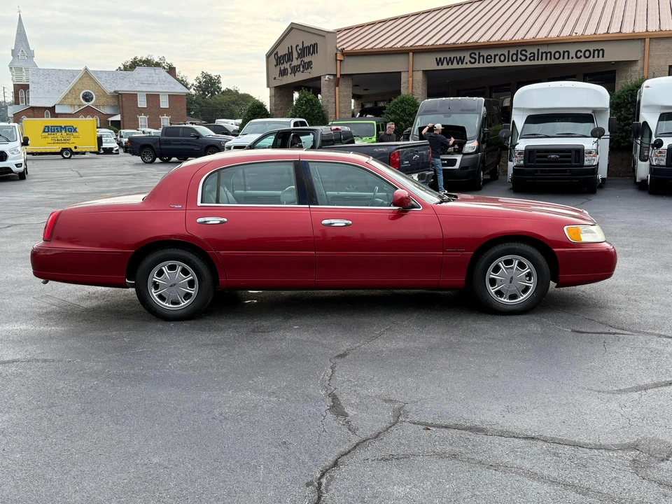 1999 Lincoln Town Car - Image 8 of 31
