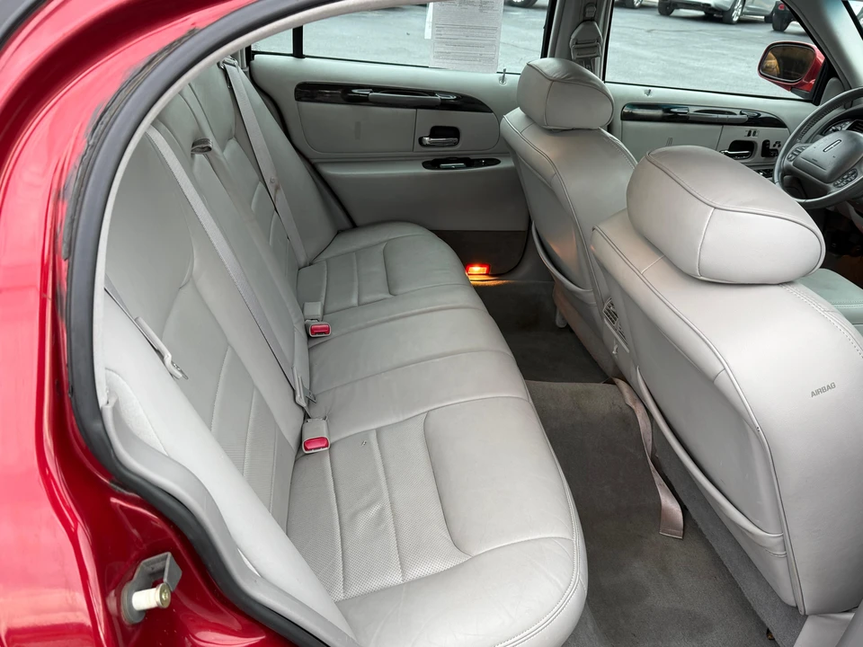 1999 Lincoln Town Car - Image 19 of 31