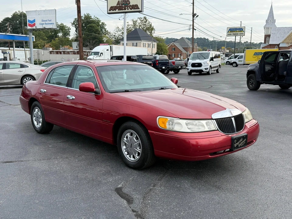 1999 Lincoln Town Car - Image 9 of 31