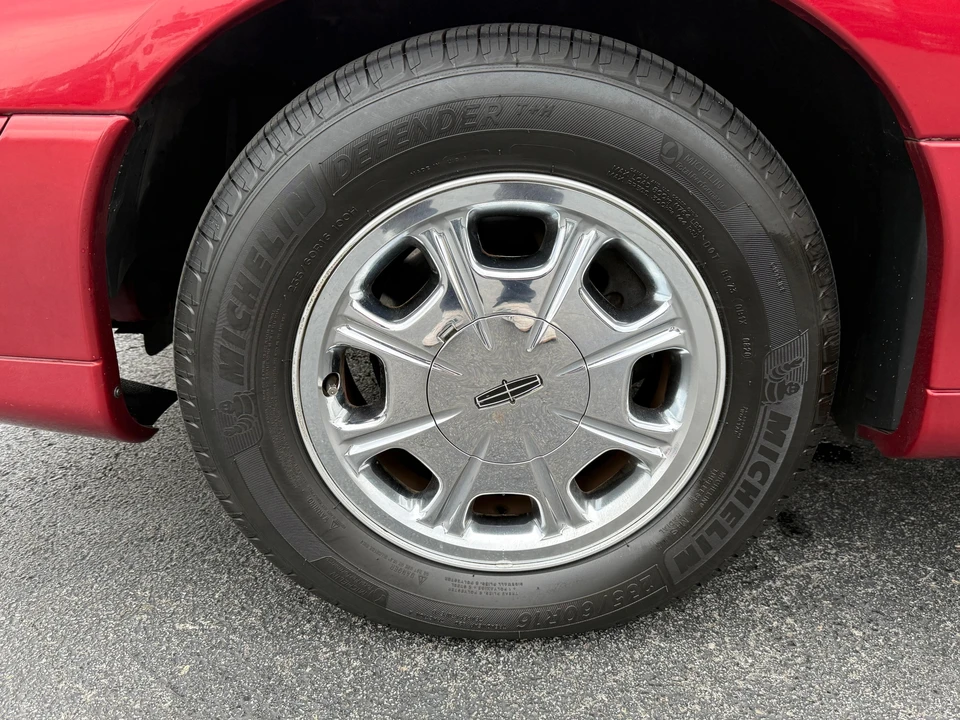 1999 Lincoln Town Car - Image 10 of 31