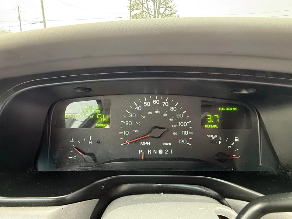 1999 Lincoln Town Car - Image 22 of 31