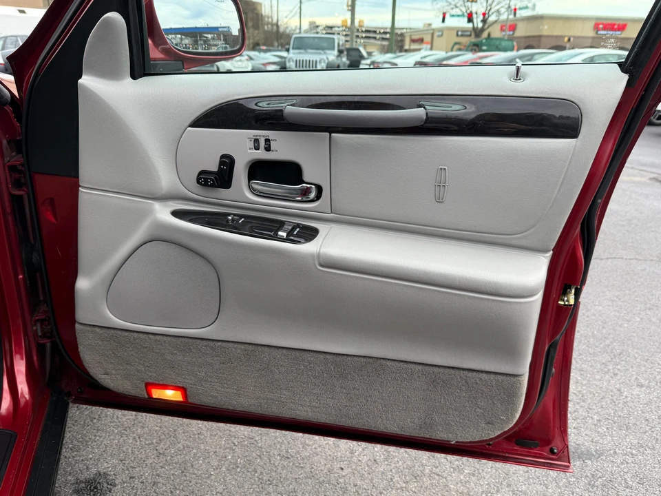 1999 Lincoln Town Car - Image 31 of 31