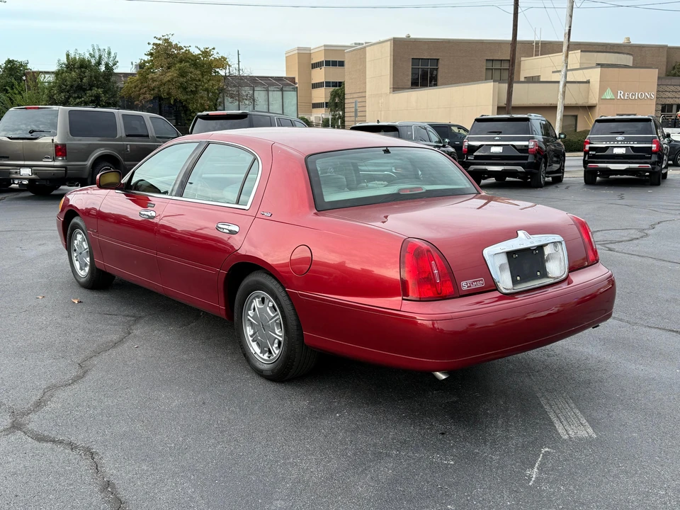 1999 Lincoln Town Car - Image 7 of 31