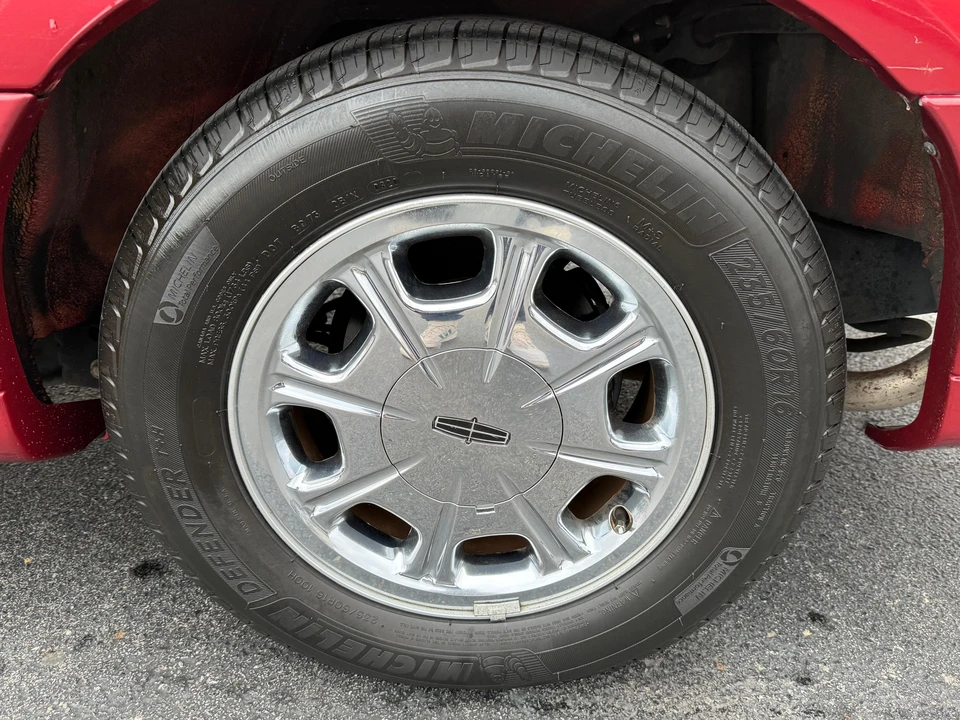 1999 Lincoln Town Car - Image 11 of 31