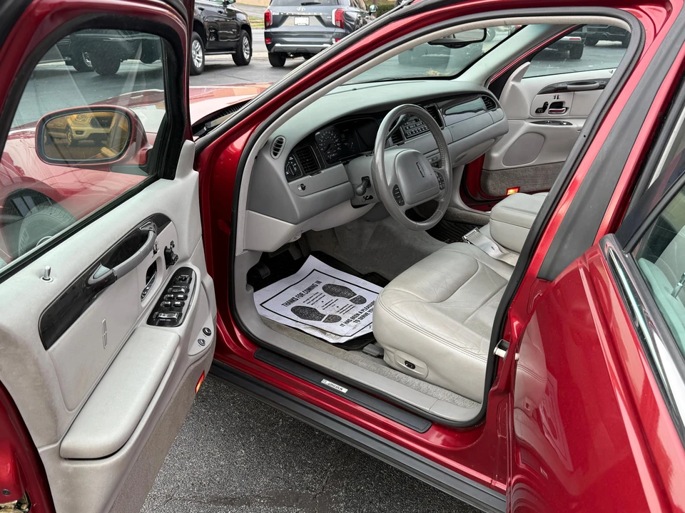 1999 Lincoln Town Car - Image 20 of 31