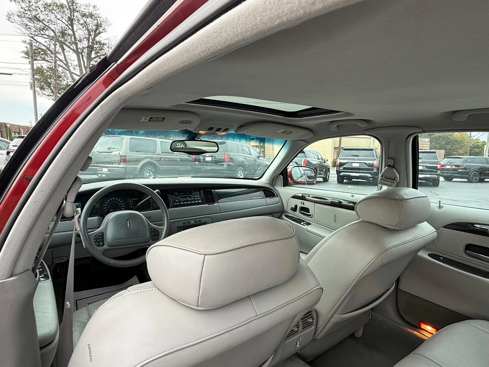 1999 Lincoln Town Car - Image 27 of 31