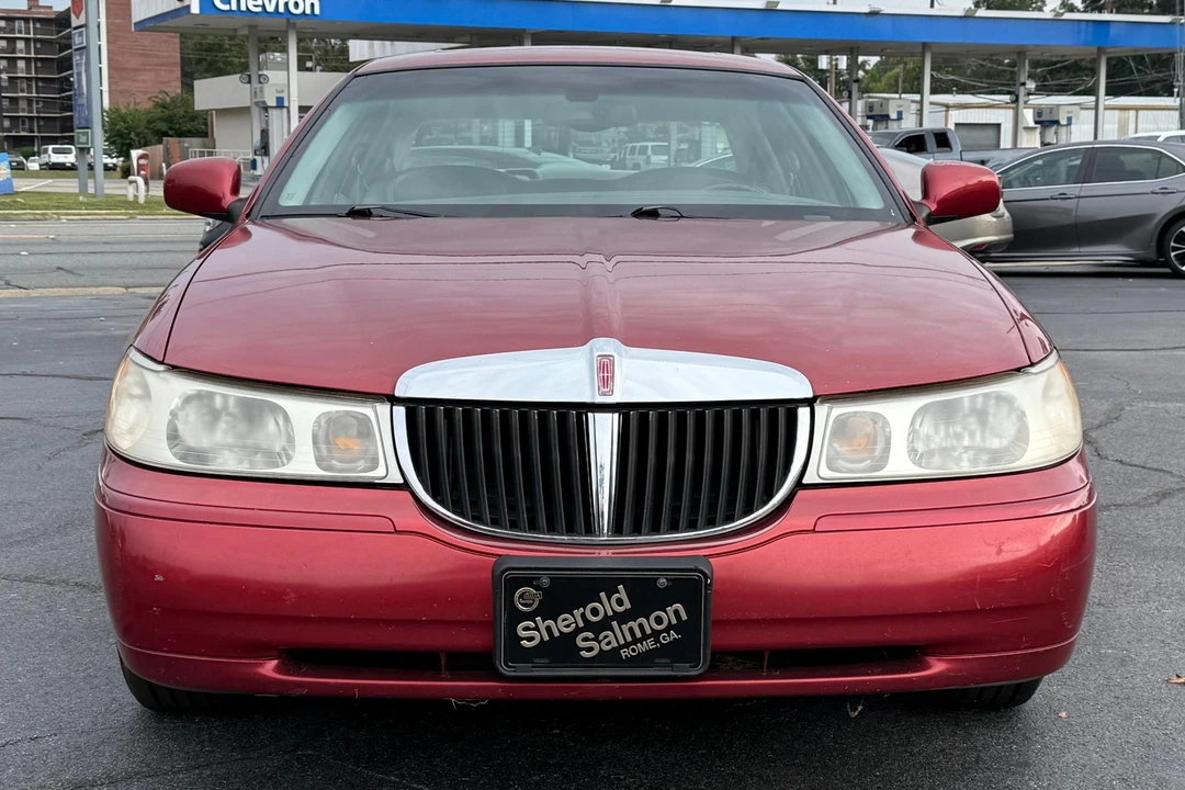 1999 Lincoln Town Car - Image 2 of 31