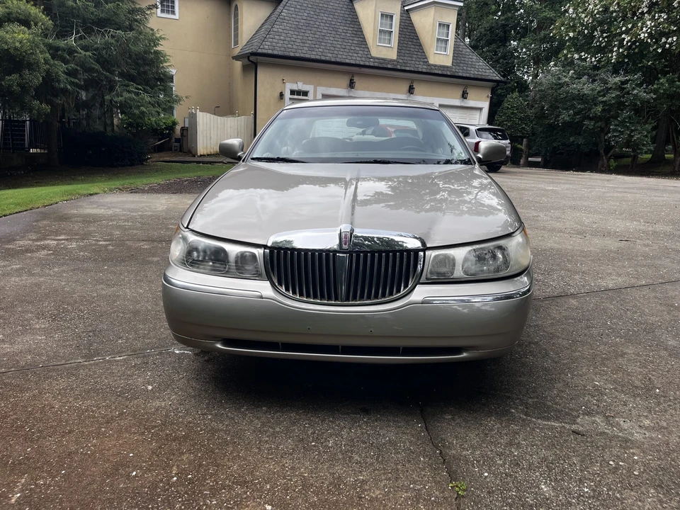 1999 Lincoln Town Car - Image 2 of 31