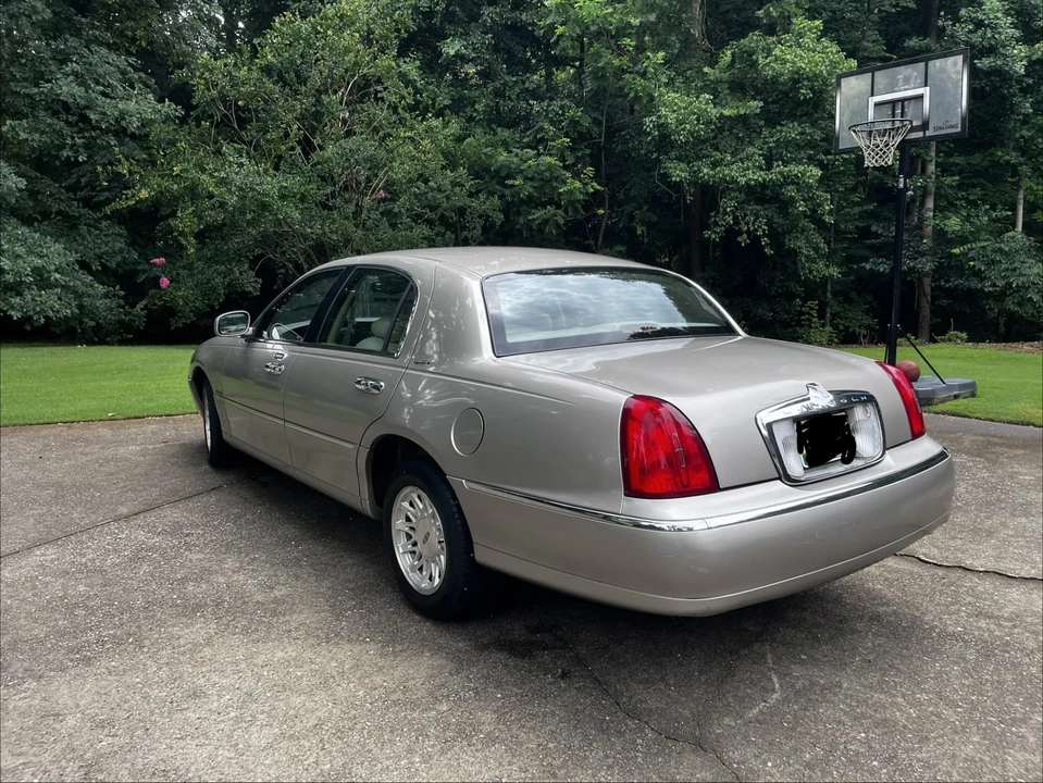 1999 Lincoln Town Car - Image 7 of 31