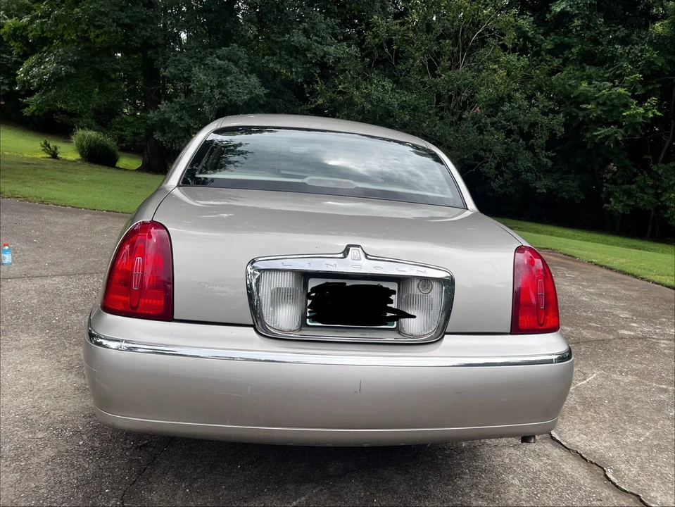 1999 Lincoln Town Car - Image 11 of 31