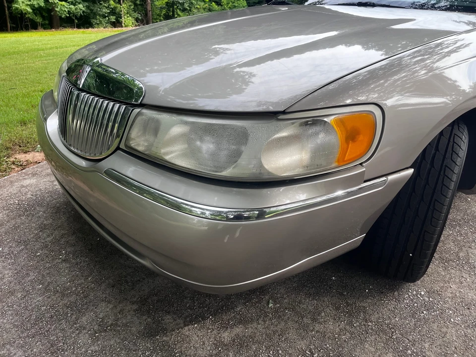 1999 Lincoln Town Car - Image 24 of 31