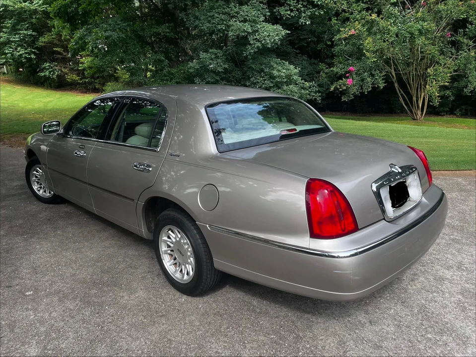 1999 Lincoln Town Car - Image 6 of 31