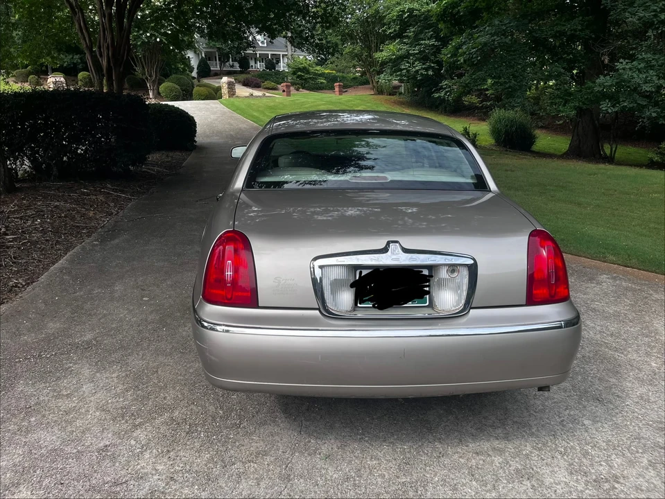 1999 Lincoln Town Car - Image 10 of 31