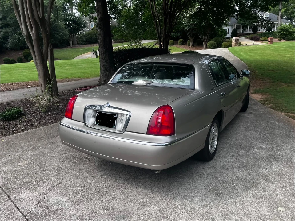 1999 Lincoln Town Car - Image 12 of 31