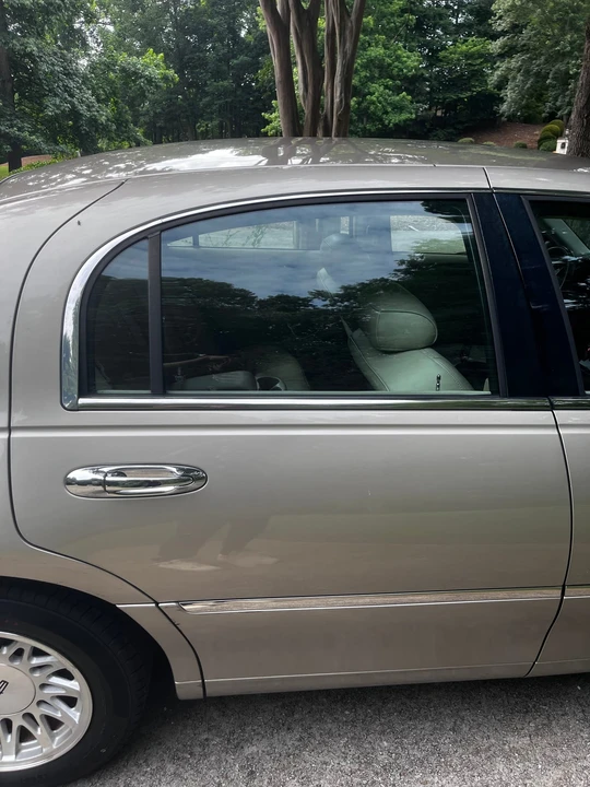 1999 Lincoln Town Car - Image 22 of 31