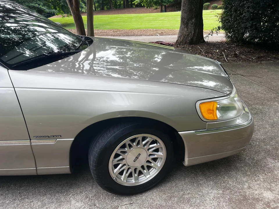 1999 Lincoln Town Car - Image 18 of 31