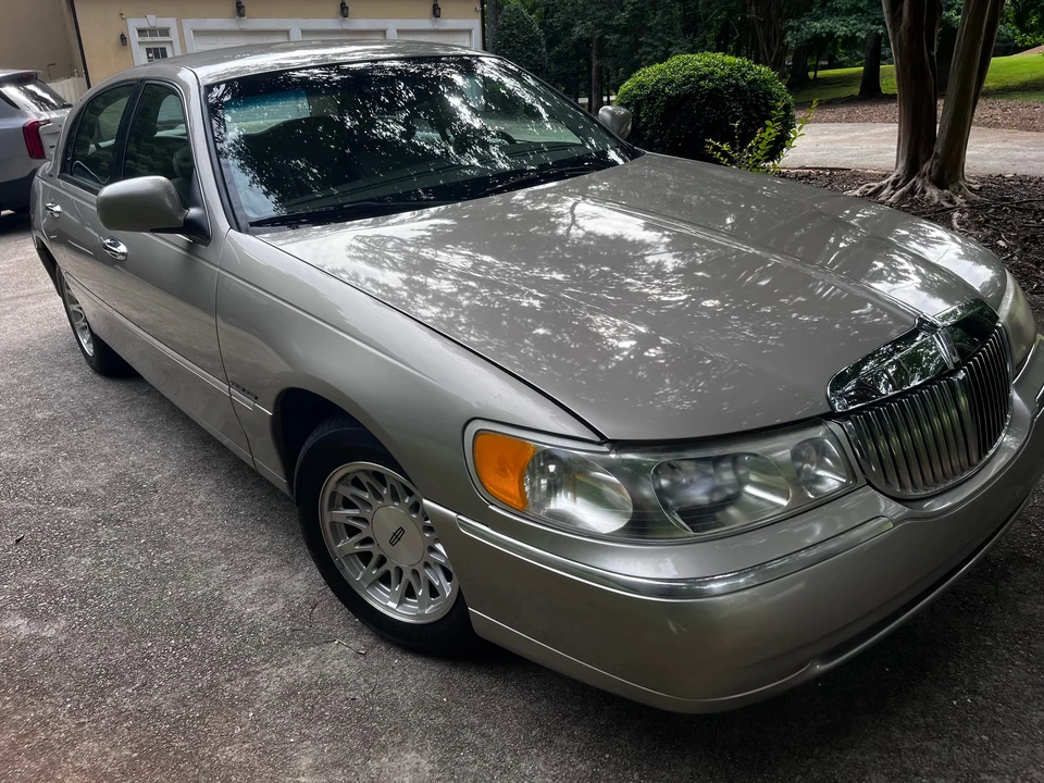 1999 Lincoln Town Car - Image 16 of 31
