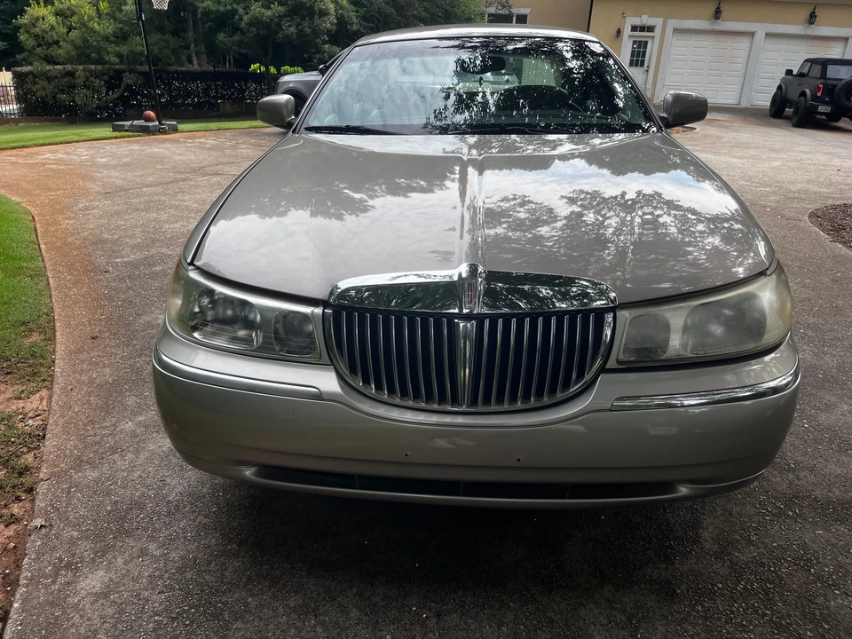 1999 Lincoln Town Car - Image 3 of 31
