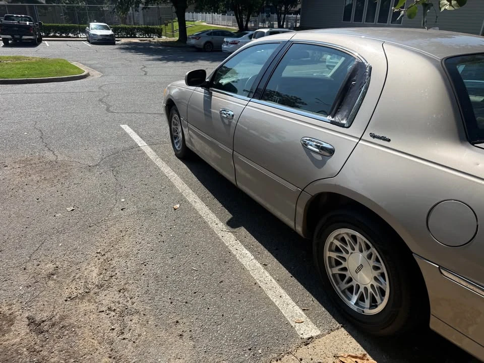 1999 Lincoln Town Car - Image 4 of 6