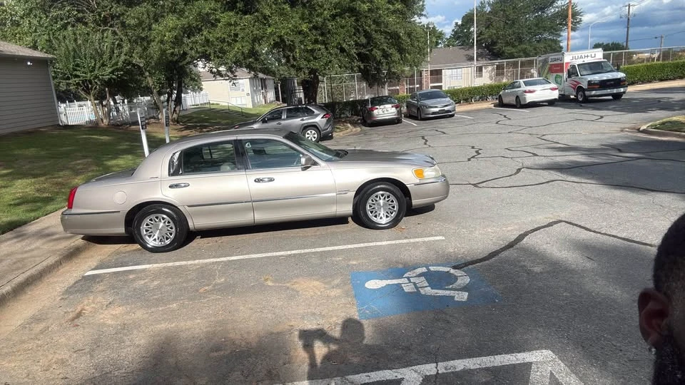 1999 Lincoln Town Car - Image 6 of 6