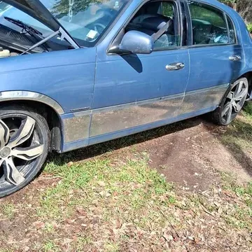 1999 Lincoln Town Car Signature Sedan 4D