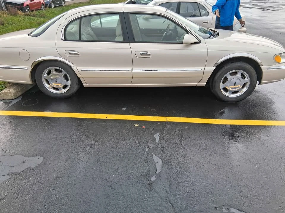 1999 Lincoln Continental 9th Gen - Image 3 of 8