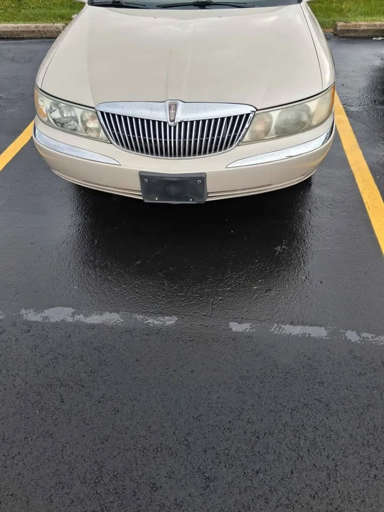 1999 Lincoln Continental 9th Gen - Image 2 of 8
