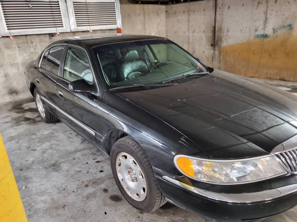 1999 Lincoln Continental 9th Gen - Image 2 of 2