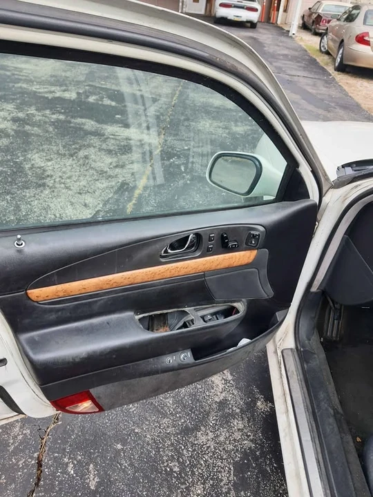 1999 Lincoln Continental 9th Gen - Image 7 of 12