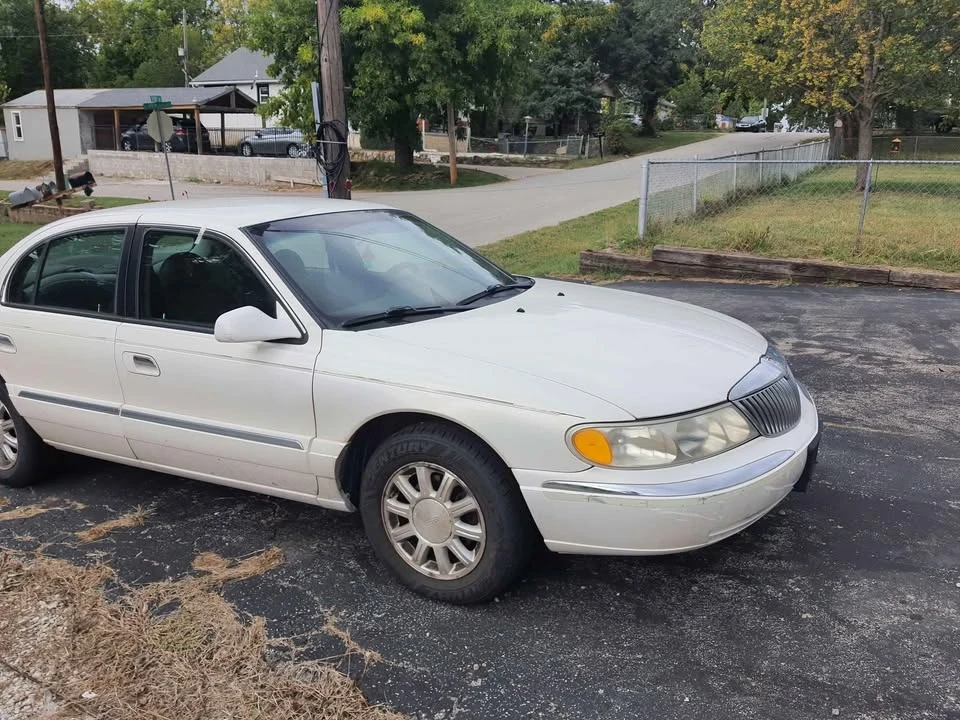 1999 Lincoln Continental 9th Gen - Image 5 of 12