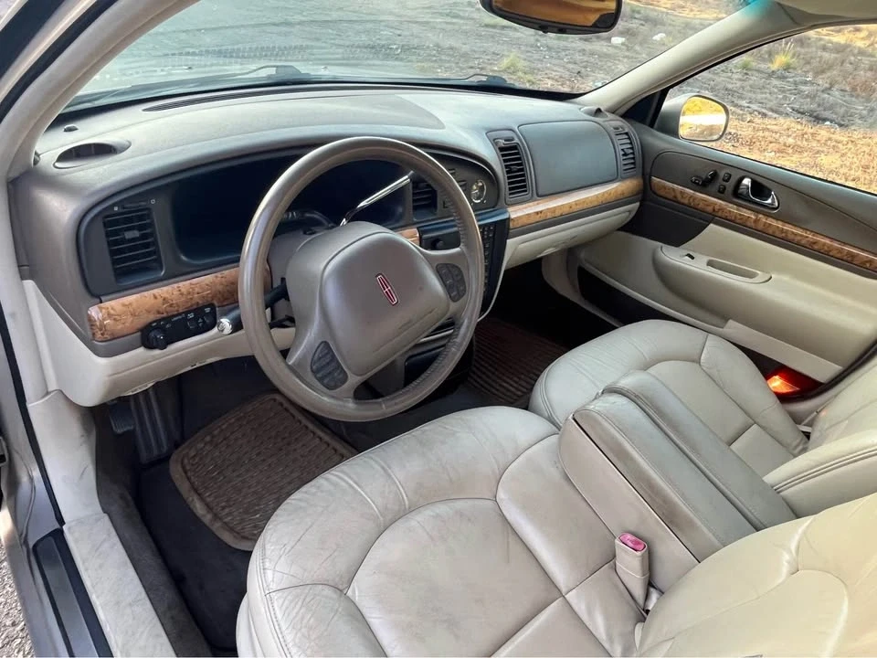 1999 Lincoln Continental 9th Gen - Image 12 of 17