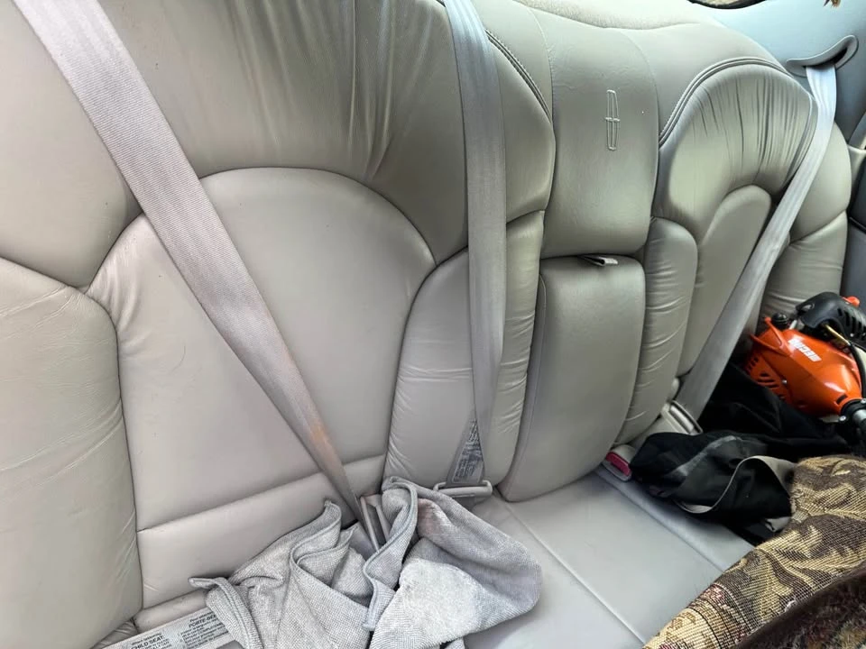 1999 Lincoln Continental 9th Gen - Image 2 of 3