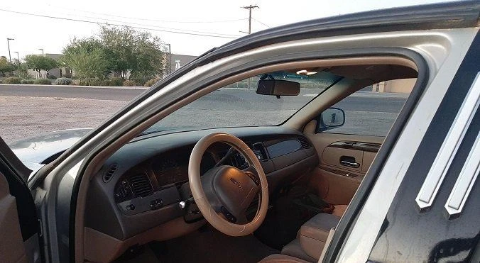 1999 Lincoln Town Car - Image 3 of 5