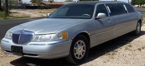 1999 Lincoln Town Car - Image 2 of 5