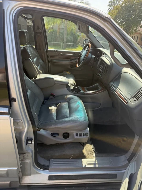 1999 Lincoln Navigator 1st Gen - Image 2 of 4