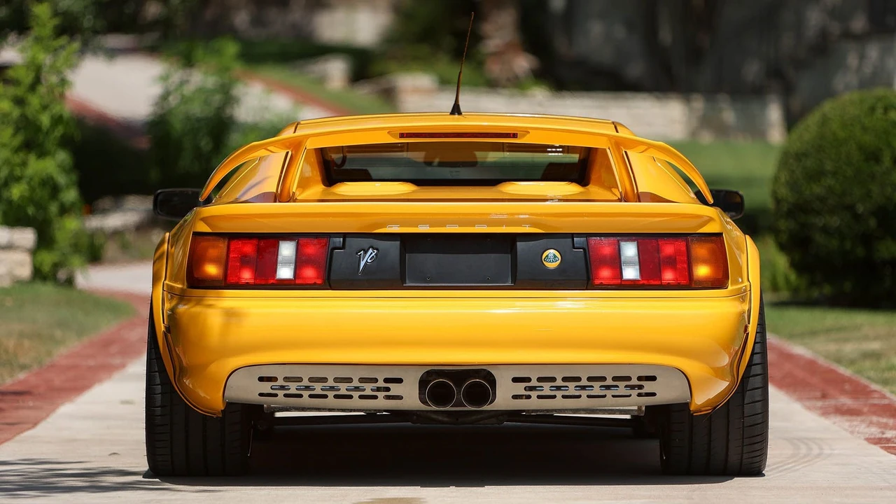 1999 Lotus Esprit V8 - Image 2 of 31